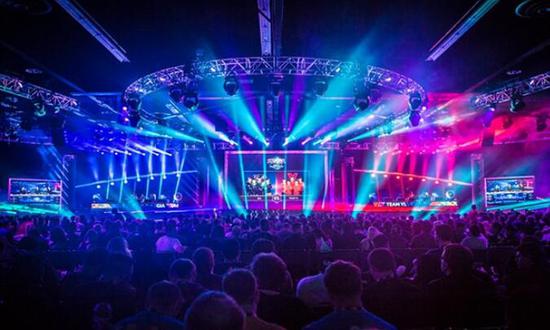 到队友脚下 到队友脚下