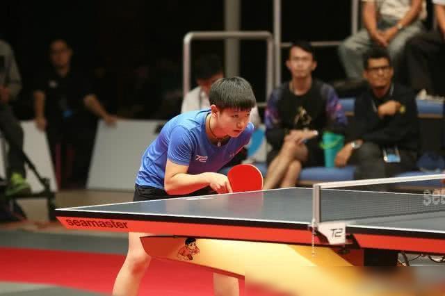 震耳欲聋的 震耳欲聋的