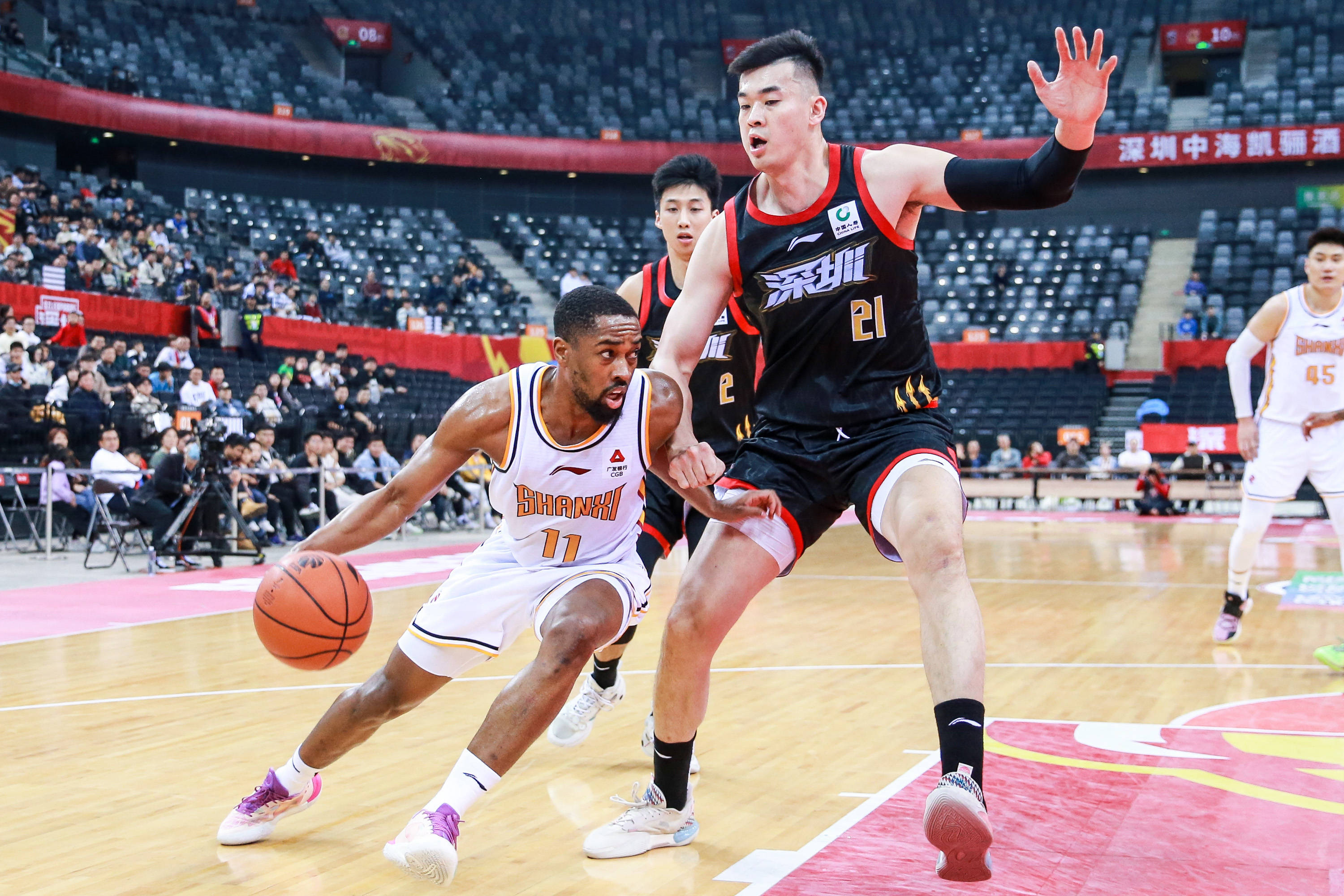 的嘲讽和批 的嘲讽和批