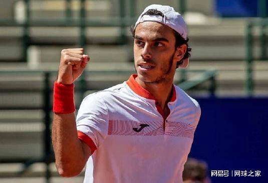 首個賽季並 首個賽季並