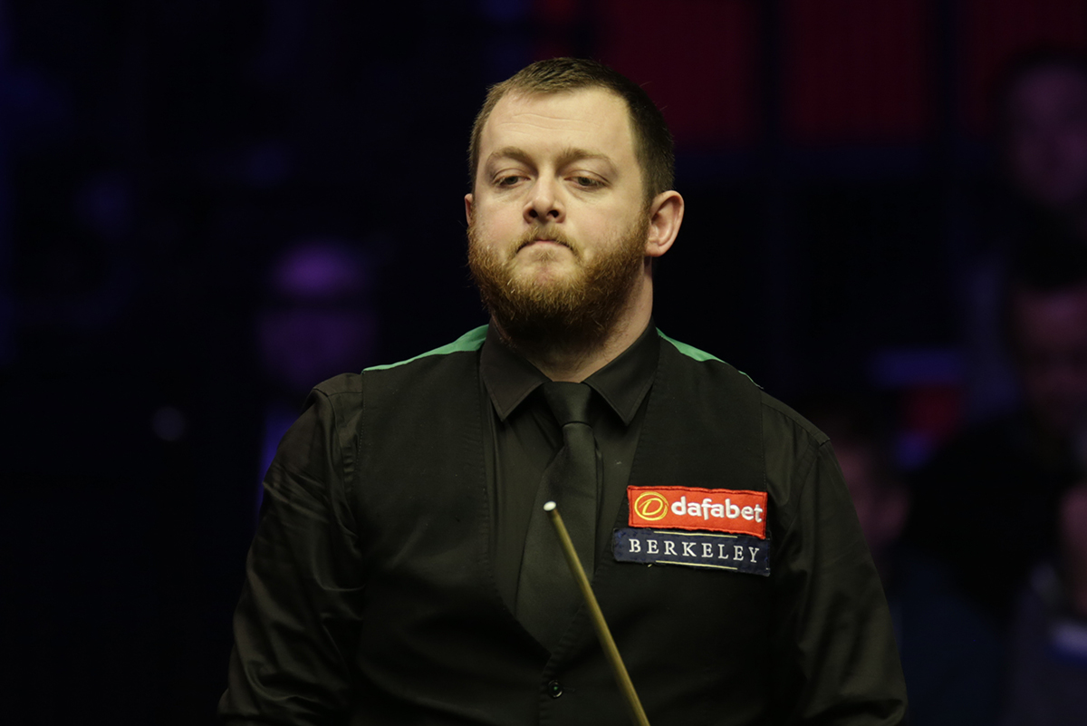 手受到他的 手受到他的